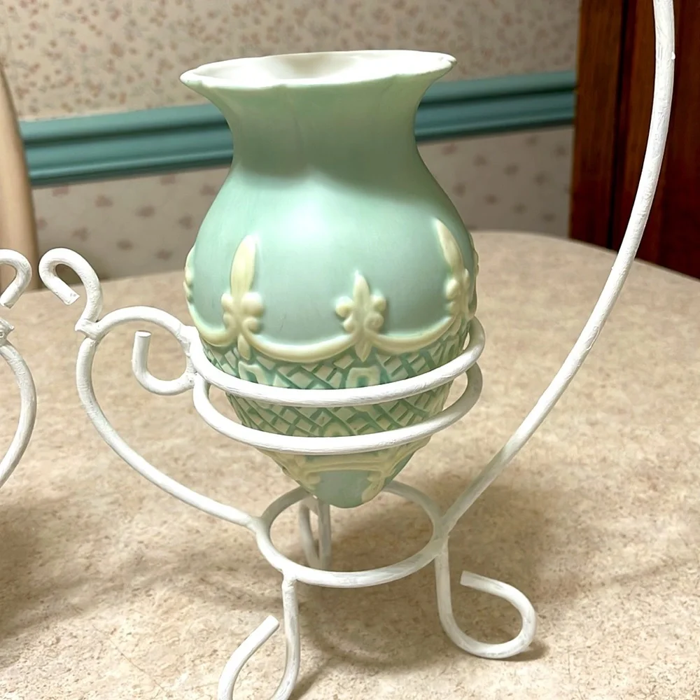 VINTAGE SET OF 2 VASES/PLANTERS ON WHITE PAINTED METAL SCROLL TABLE TOP STANDS.